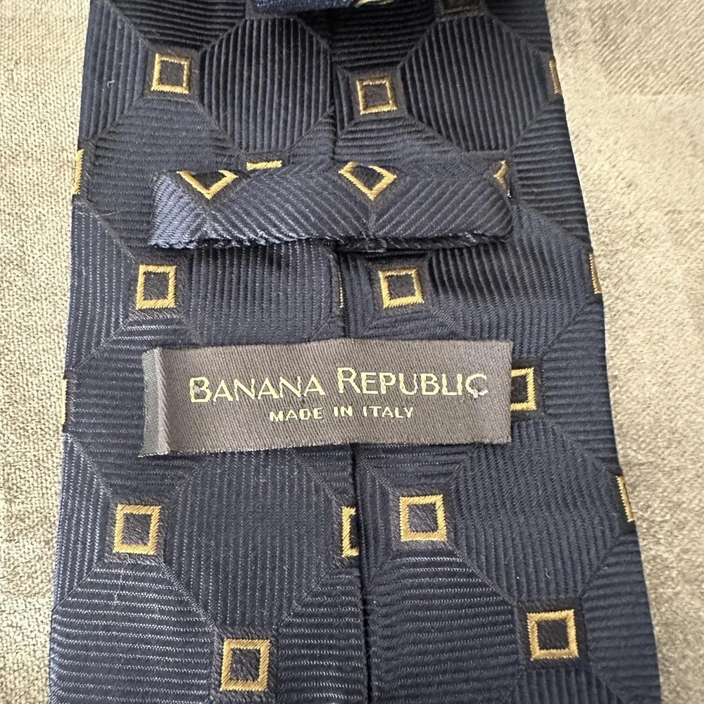 VTG Banana‎ Republic Tie One Size Blue Silk Geometric Made Italy Woven Necktie